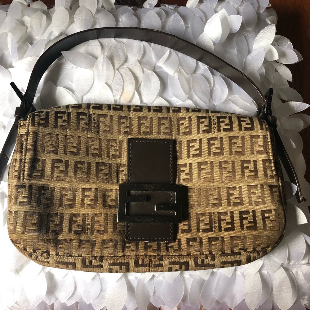 Authentic Mint condition FENDI shoulder bag!